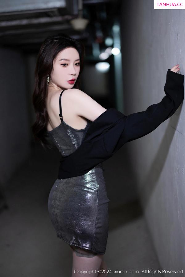 梦心玥  [XiuRen]高清写真图 2024.09.10 No.9137 梦心玥 短裙美腿第8张图片